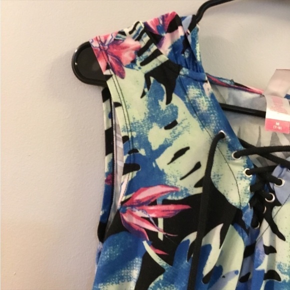 NO Boundaries Med (7-9) multi color  hooded romper
Lace tie front
Hooded - Picture 11 of 16